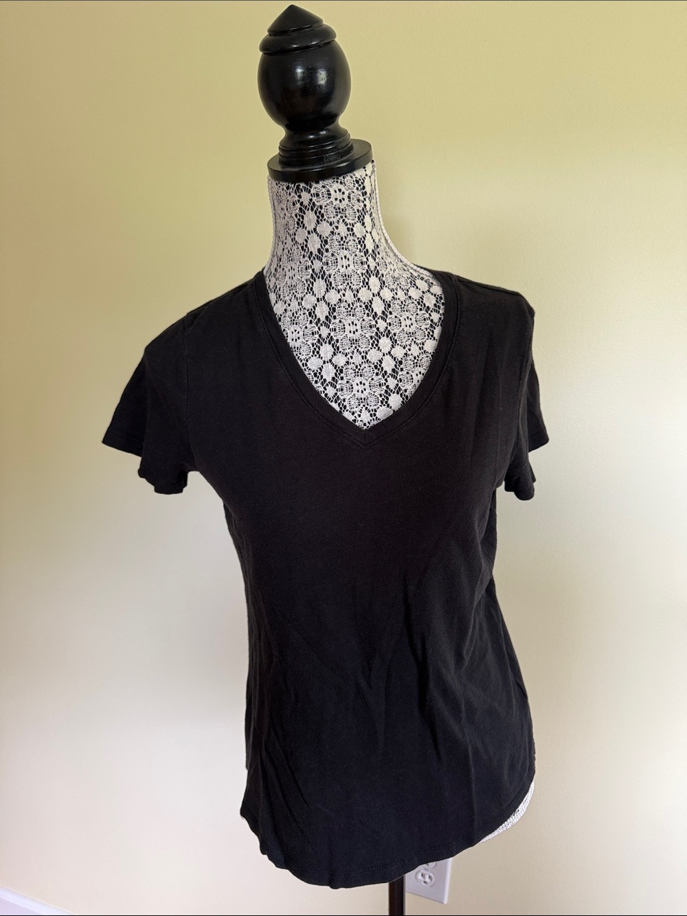 Eddie Bauer Black V-Neck Short Sleeve Tee